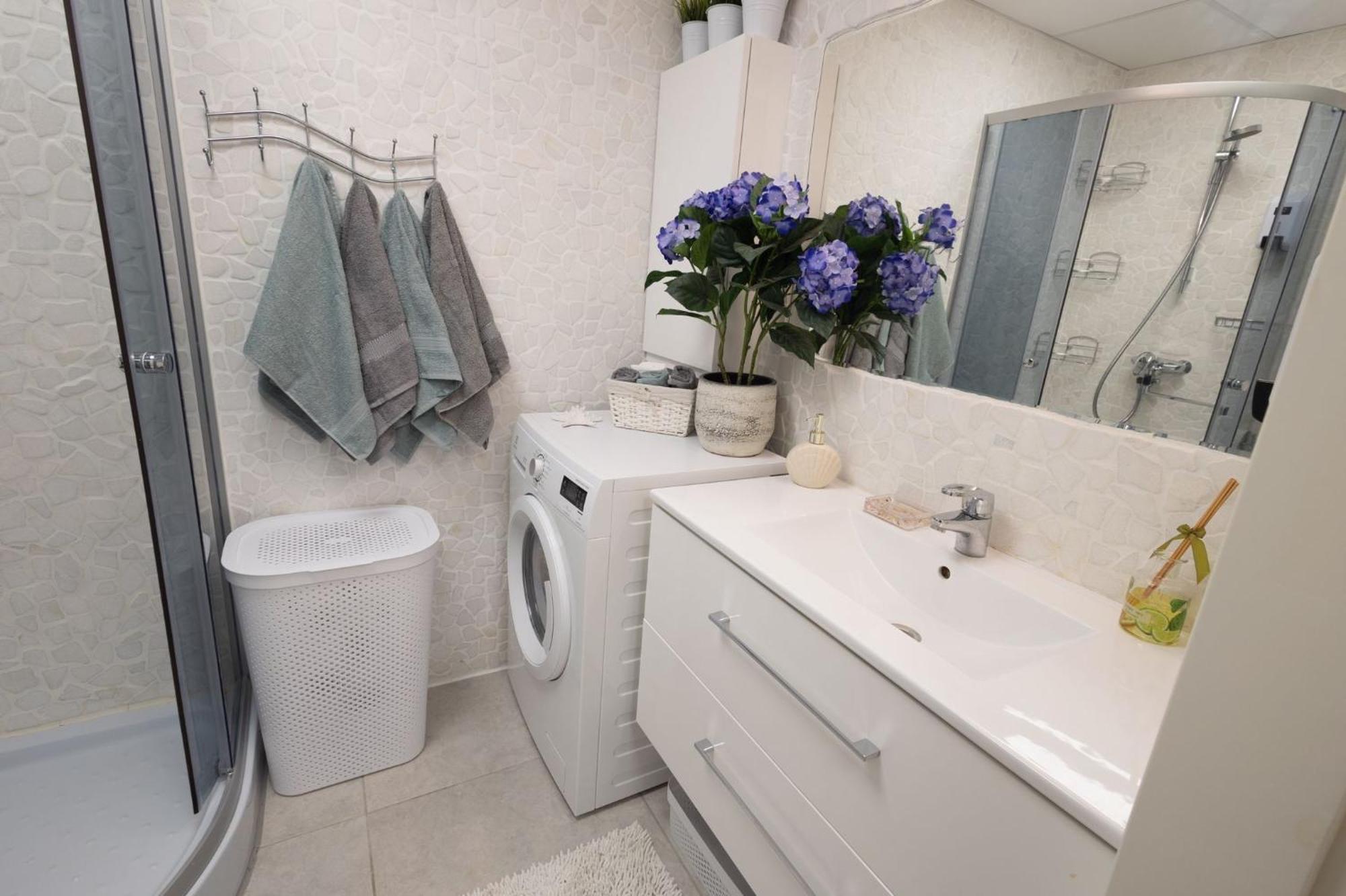Stella'S Apartment - City Center - Free Secure Parking - Big Sun Terrace - Air Conditioning - Wifi - Tram To The Tallinn Bus Station And Old Town Eksteriør billede