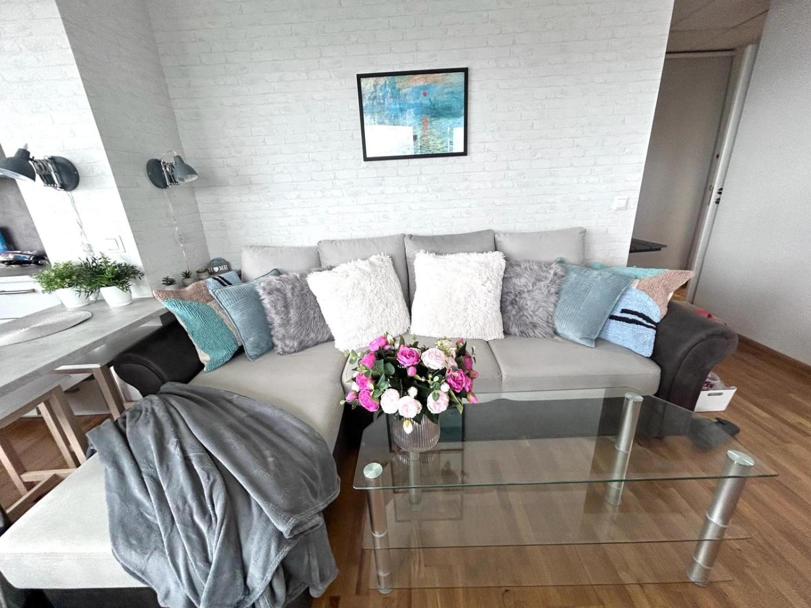 Stella'S Apartment - City Center - Free Secure Parking - Big Sun Terrace - Air Conditioning - Wifi - Tram To The Tallinn Bus Station And Old Town Eksteriør billede