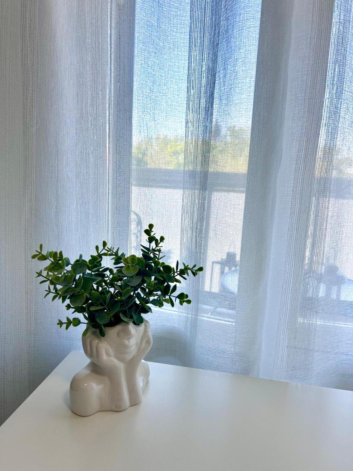 Stella'S Apartment - City Center - Free Secure Parking - Big Sun Terrace - Air Conditioning - Wifi - Tram To The Tallinn Bus Station And Old Town Eksteriør billede