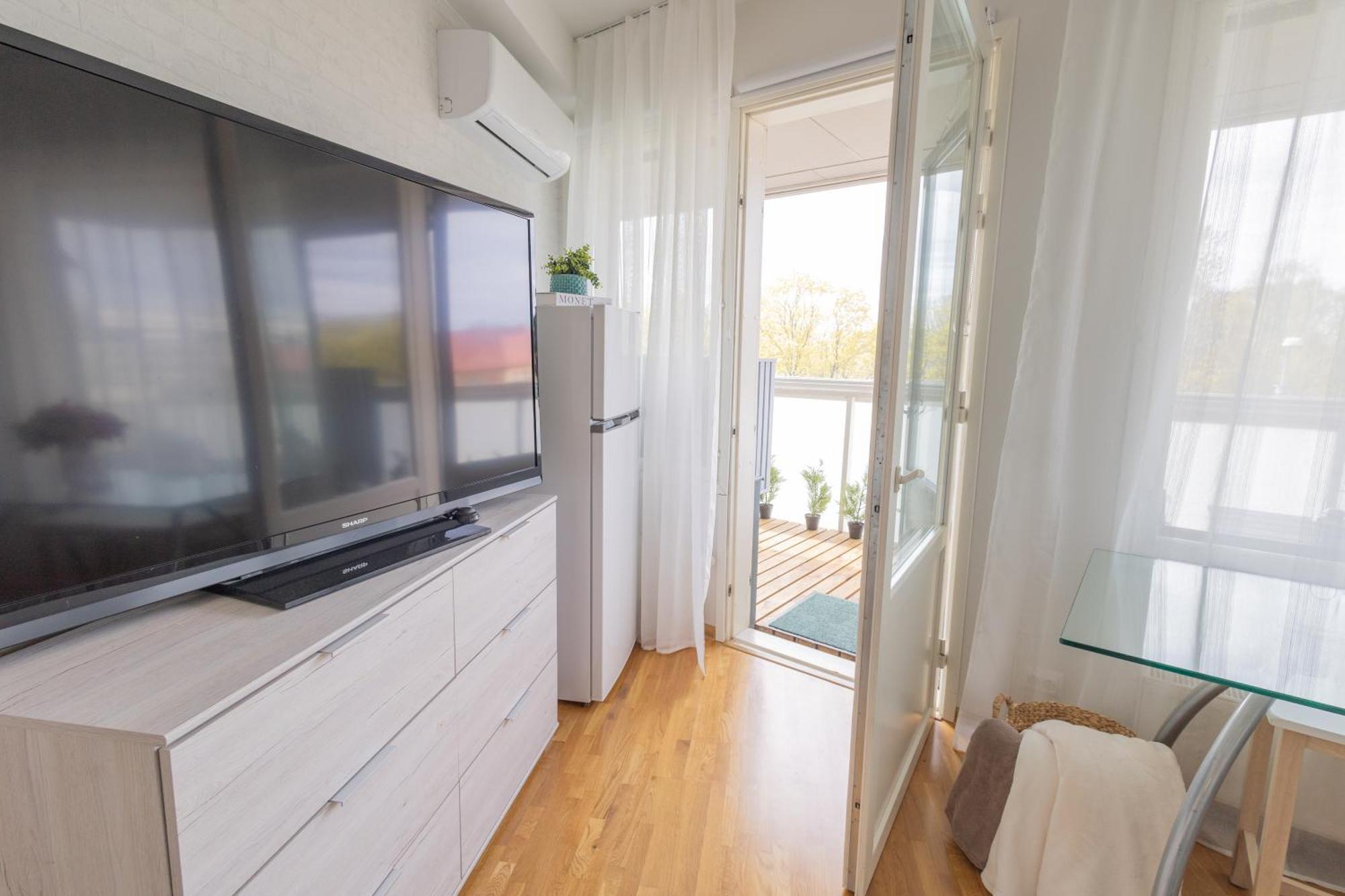 Stella'S Apartment - City Center - Free Secure Parking - Big Sun Terrace - Air Conditioning - Wifi - Tram To The Tallinn Bus Station And Old Town Eksteriør billede
